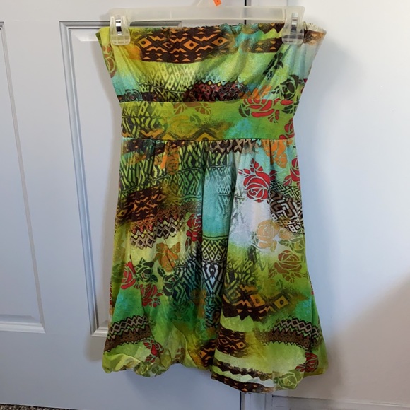 Adorable strapless dress - Picture 2 of 4